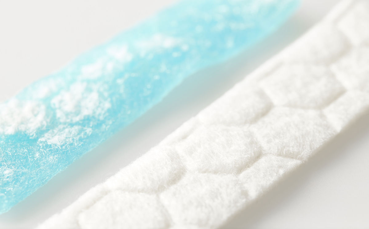 What are the benefiths of gelling fiber dressings?